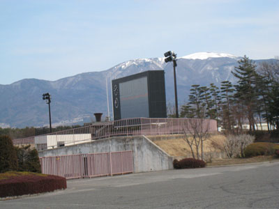 電光掲示板と聖火台